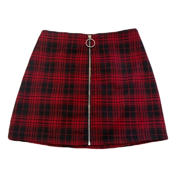 Forever 21 Red & Black Plaid Mini Skirt with O-Ring Zipper - Size Medium - Picture 1 of 6